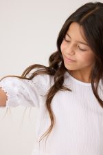 ⁦חולצה עם תחרה⁩ – תמונה ⁦2⁩