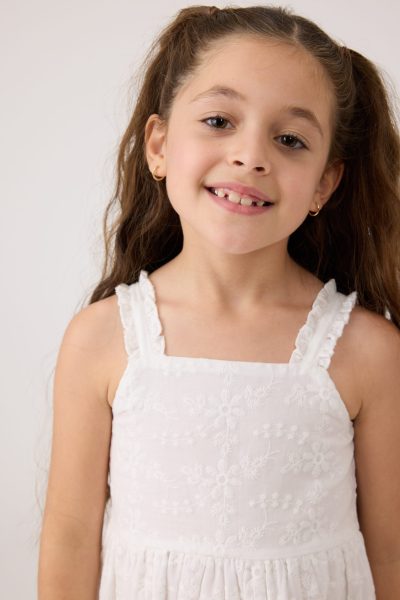 שמלה עם תחרה