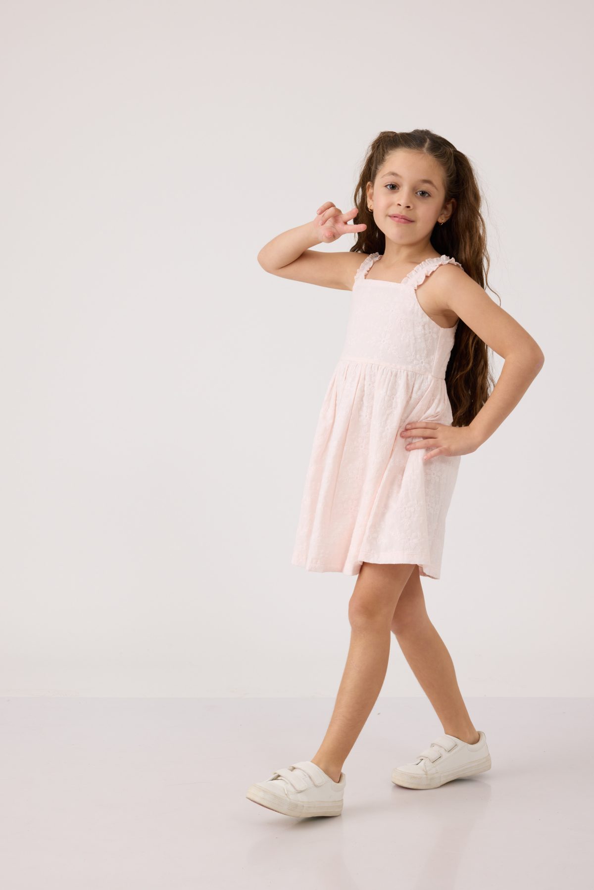 ⁦שמלה עם תחרה⁩ – תמונה ⁦2⁩