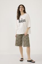 ⁦ח. עם הדפס ביטלס⁩ – תמונה ⁦2⁩