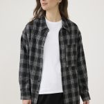 מכופתרת משבצות