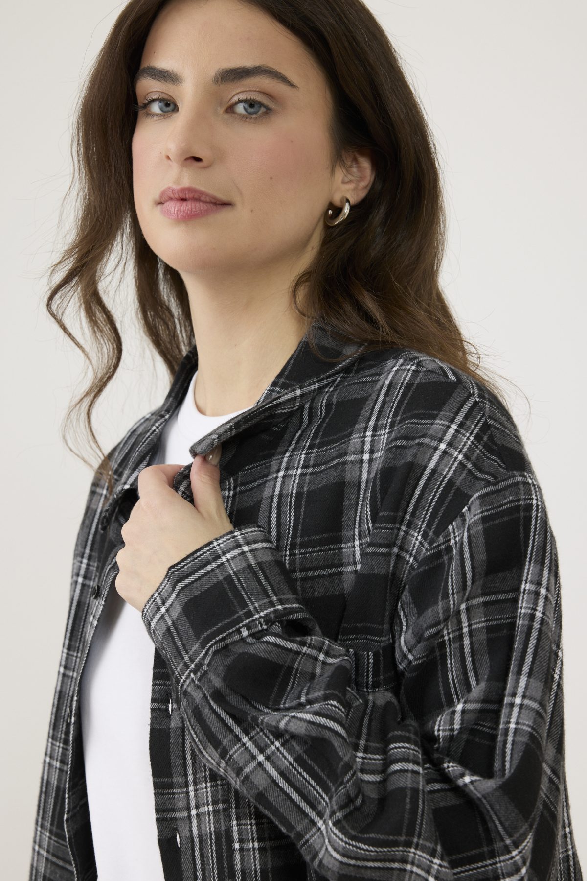 ⁦מכופתרת משבצות⁩ – תמונה ⁦2⁩