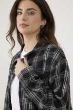 ⁦מכופתרת משבצות⁩ – תמונה ⁦2⁩