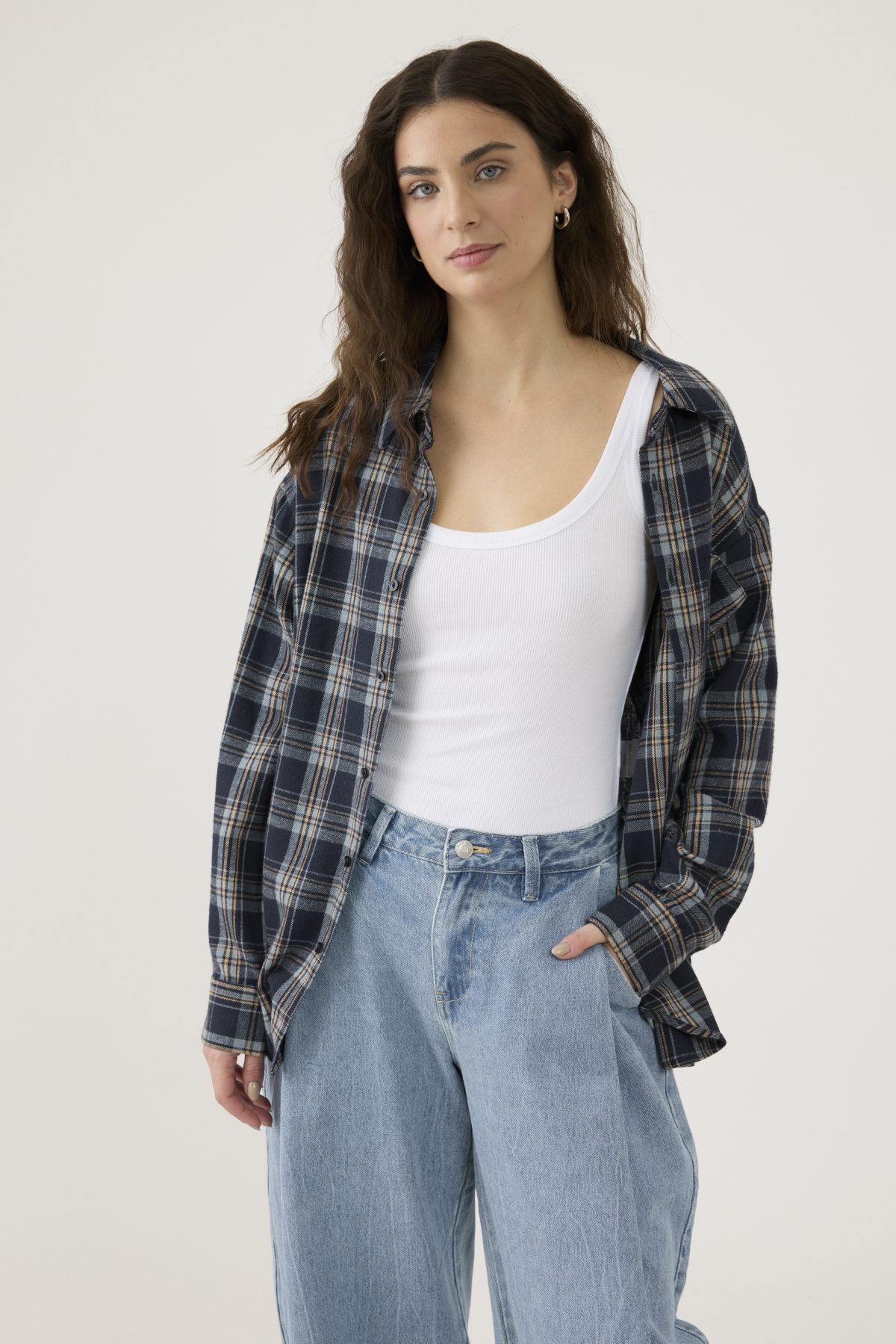 ⁦מכופתרת משבצות⁩ – תמונה ⁦4⁩