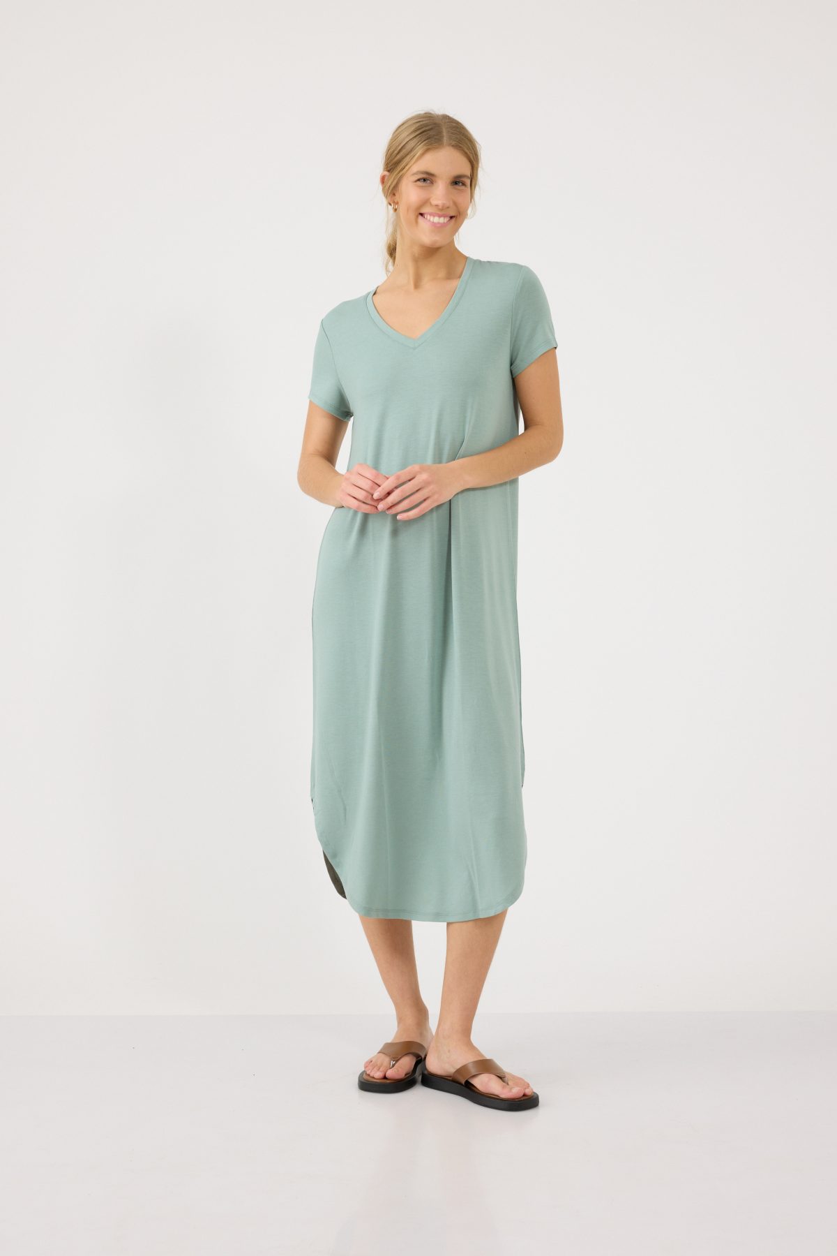 ⁦שמלת מקסי צווארון V⁩ – תמונה ⁦3⁩