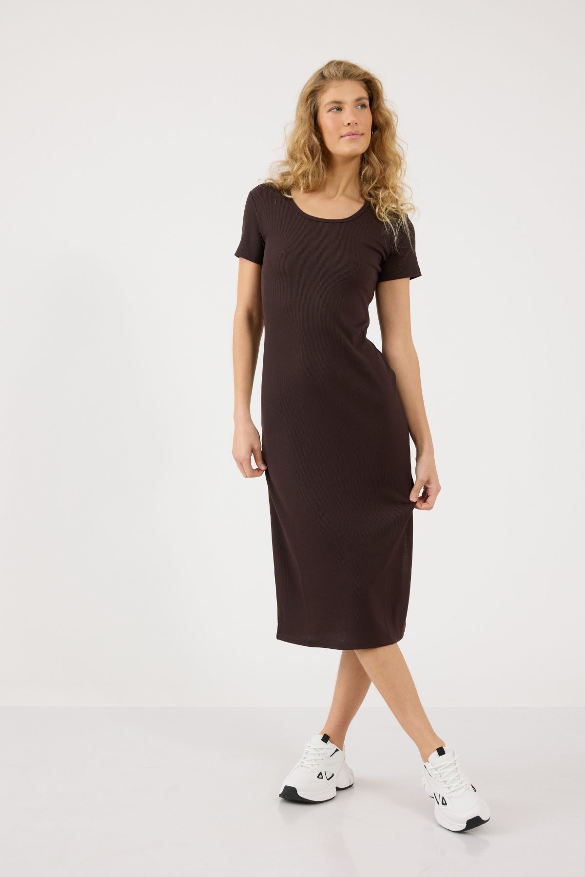 ⁦שמלת בייסיק מידי⁩ – תמונה ⁦2⁩