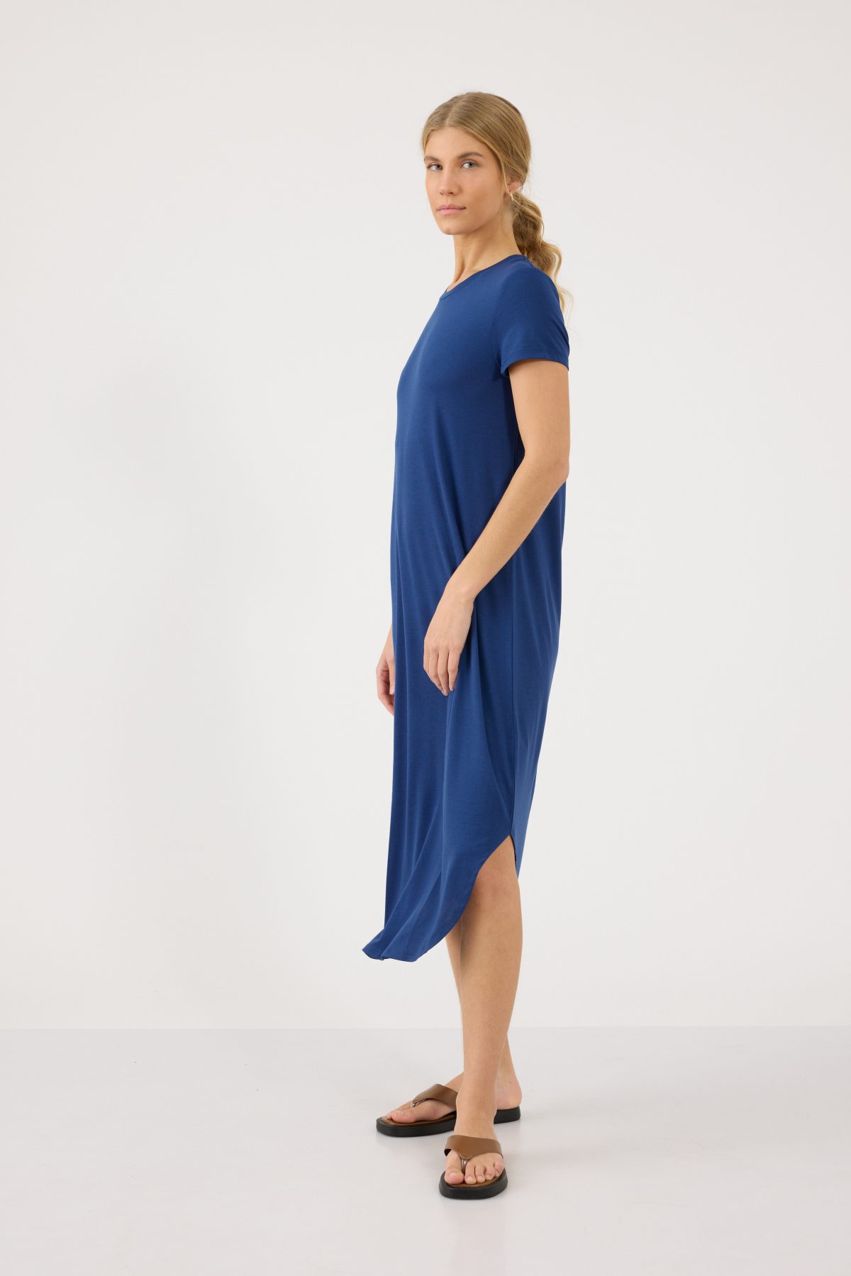 ⁦שמלת מקסי צווארון עגול⁩ – תמונה ⁦3⁩