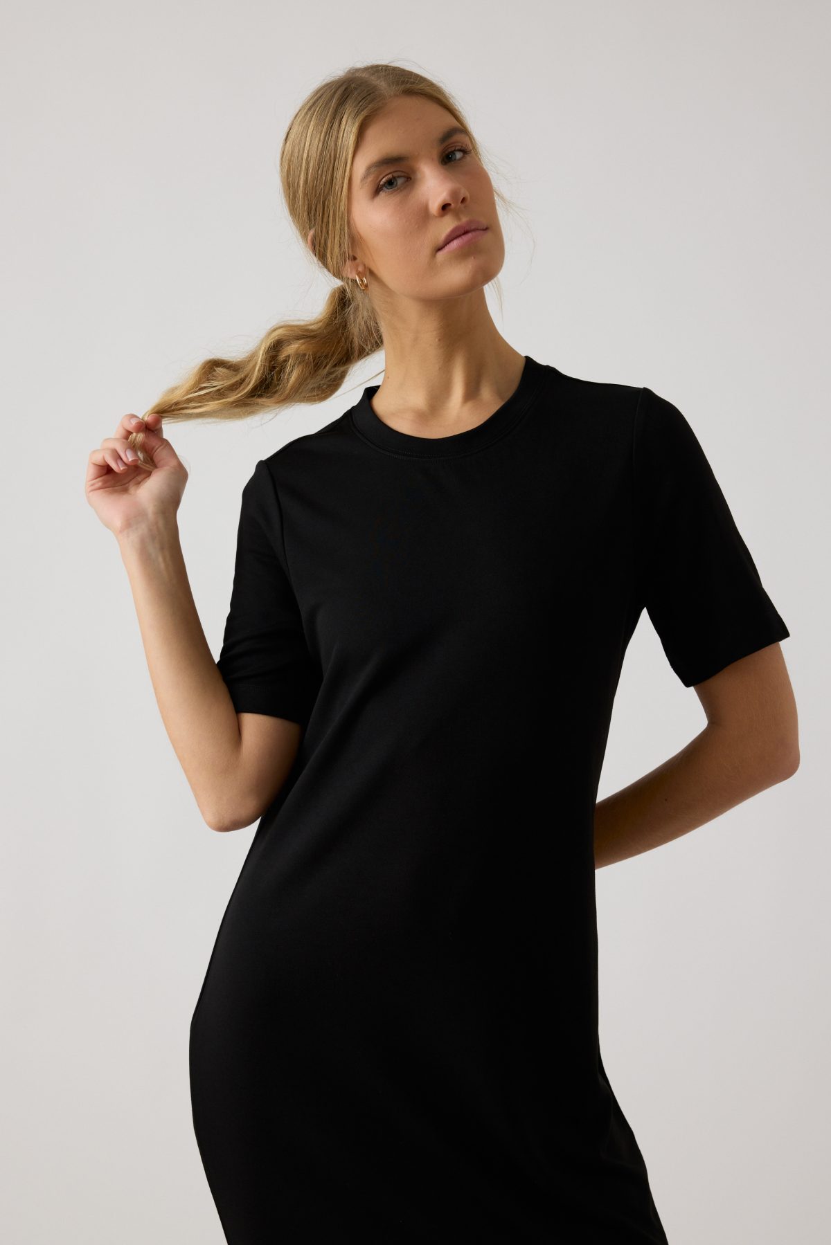 ⁦שמלת מקסי צווארון עגול⁩ – תמונה ⁦5⁩