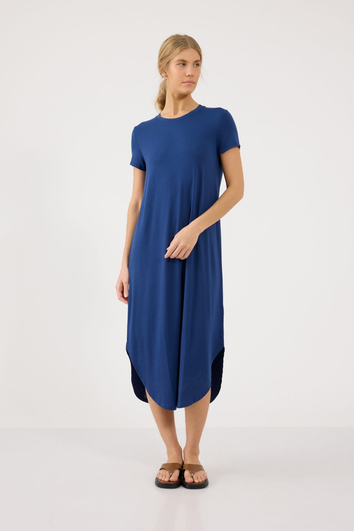 ⁦שמלת מקסי צווארון עגול⁩ – תמונה ⁦4⁩