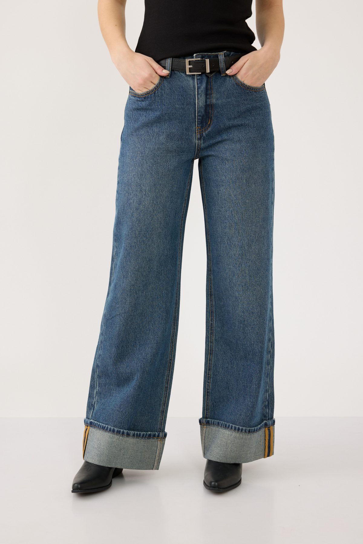 ⁦ג'ינס רחב⁩ – תמונה ⁦2⁩