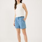 ג'ינס קצר עם חגורה