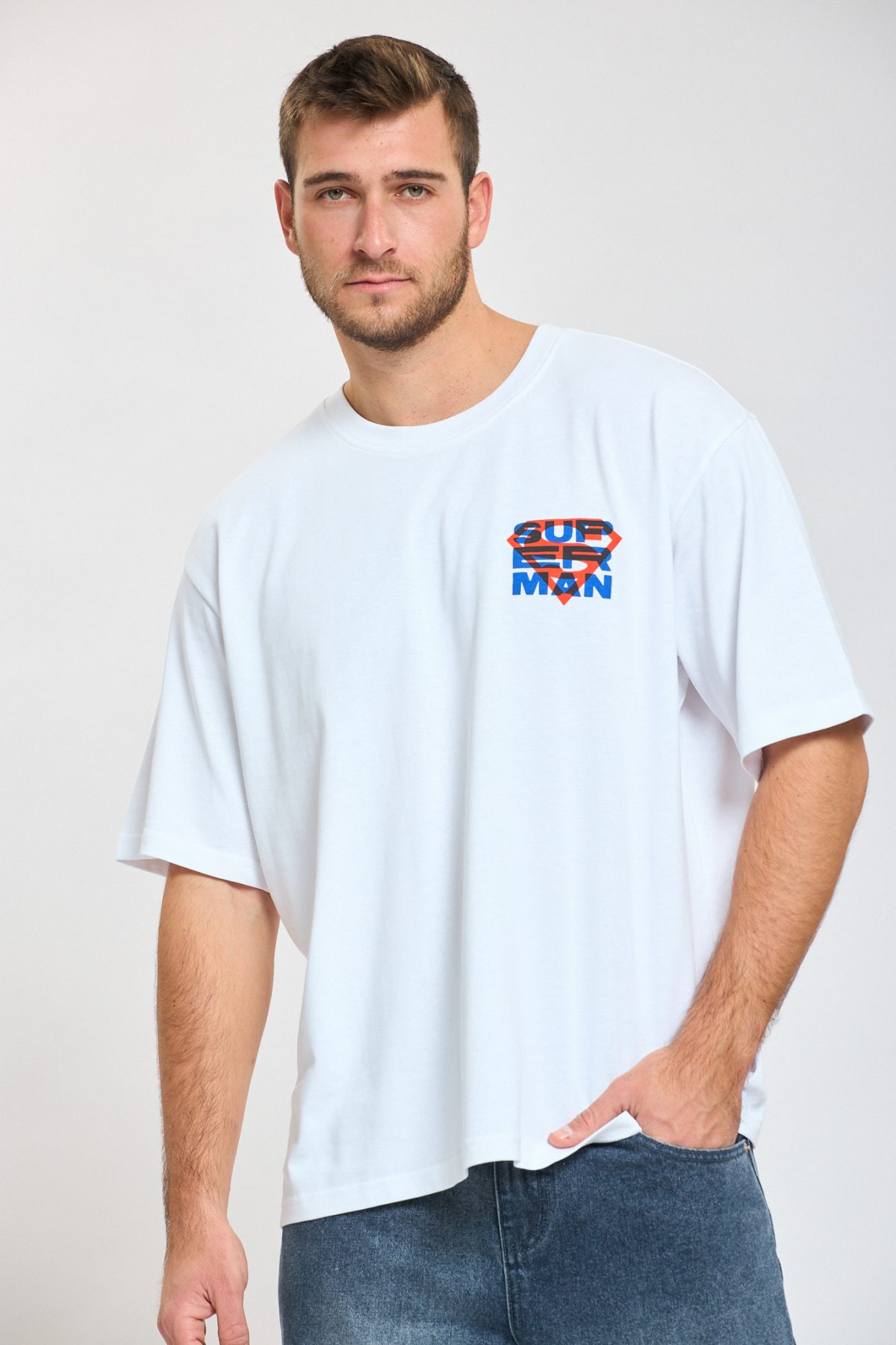 ⁦ח. עם הדפס DC⁩ – תמונה ⁦4⁩