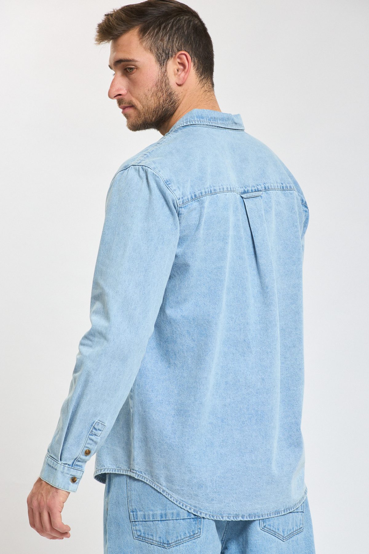 ⁦ח. ג'ינס מכופתרת⁩ – תמונה ⁦4⁩