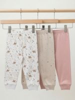 שלישיית מכנסיים