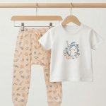 חליפה עם הדפס בנים