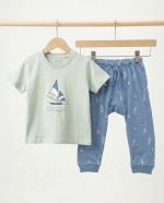 ⁦חליפה עם הדפס בנים⁩ – תמונה ⁦2⁩