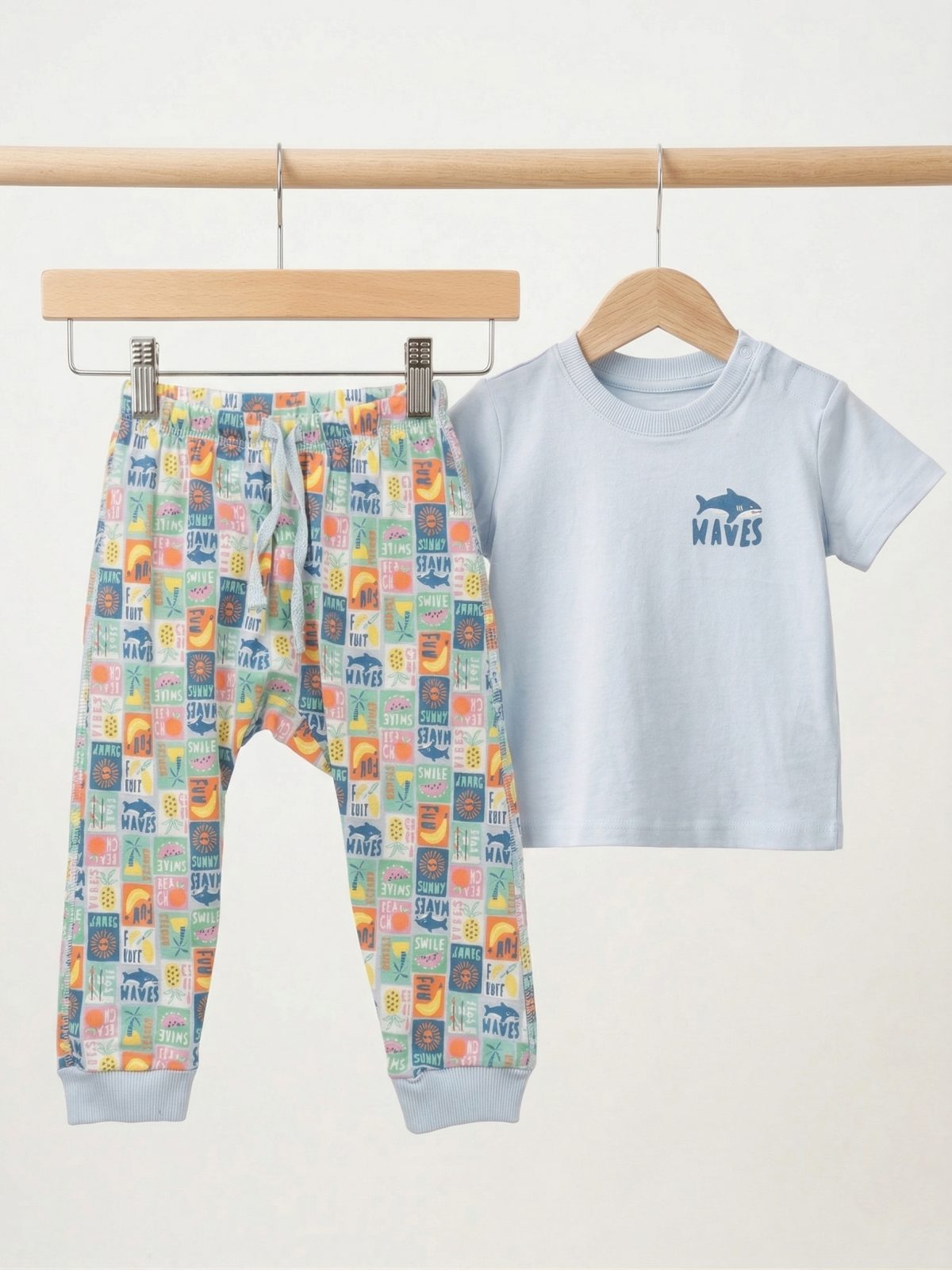 ⁦חליפה עם הדפס בנים⁩ – תמונה ⁦3⁩