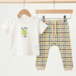 חליפה עם הדפס בנים