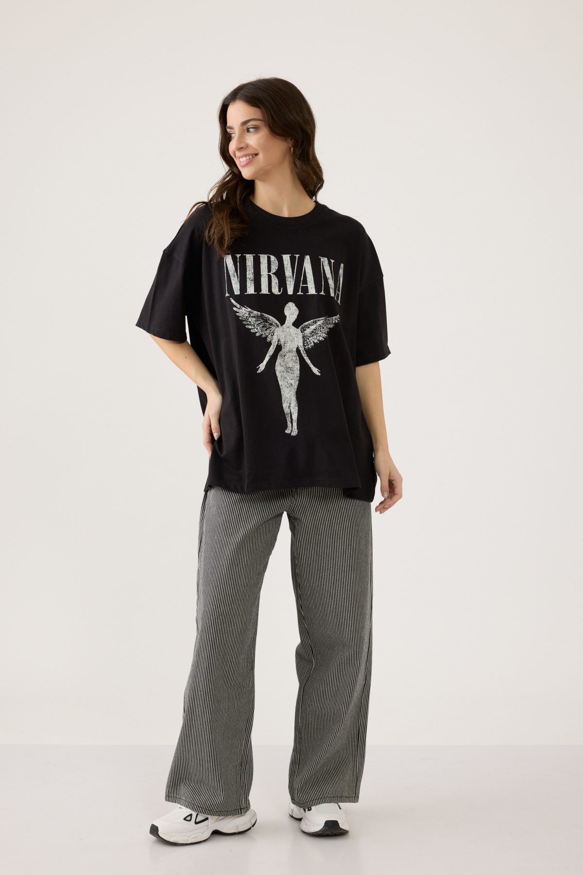 ⁦ח. עם הדפס Nirvana⁩ – תמונה ⁦2⁩