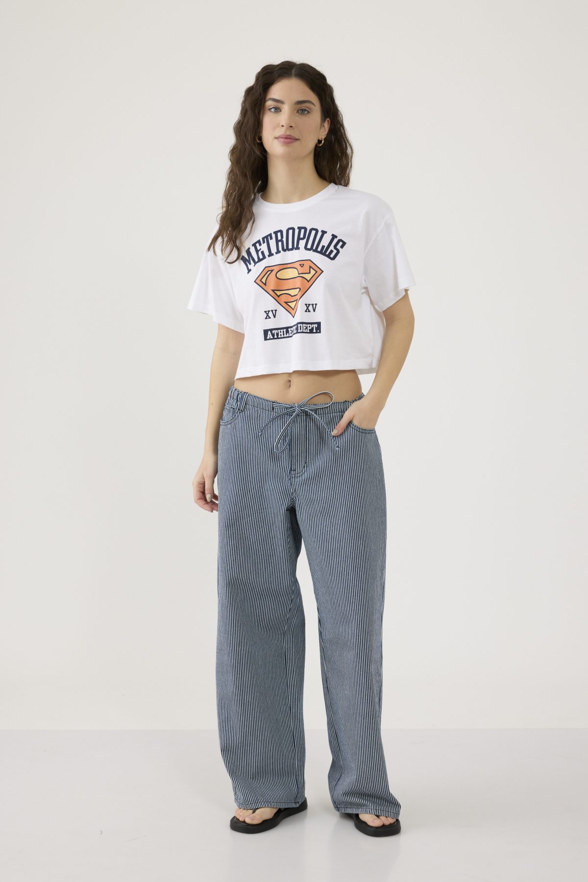 ⁦ח. עם הדפס Supergirl⁩ – תמונה ⁦8⁩