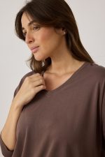 ⁦טניקה נשים צווארון V⁩ – תמונה ⁦2⁩