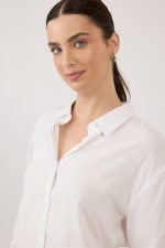 חולצה מכופתרת עם קשירה – תמונה 3